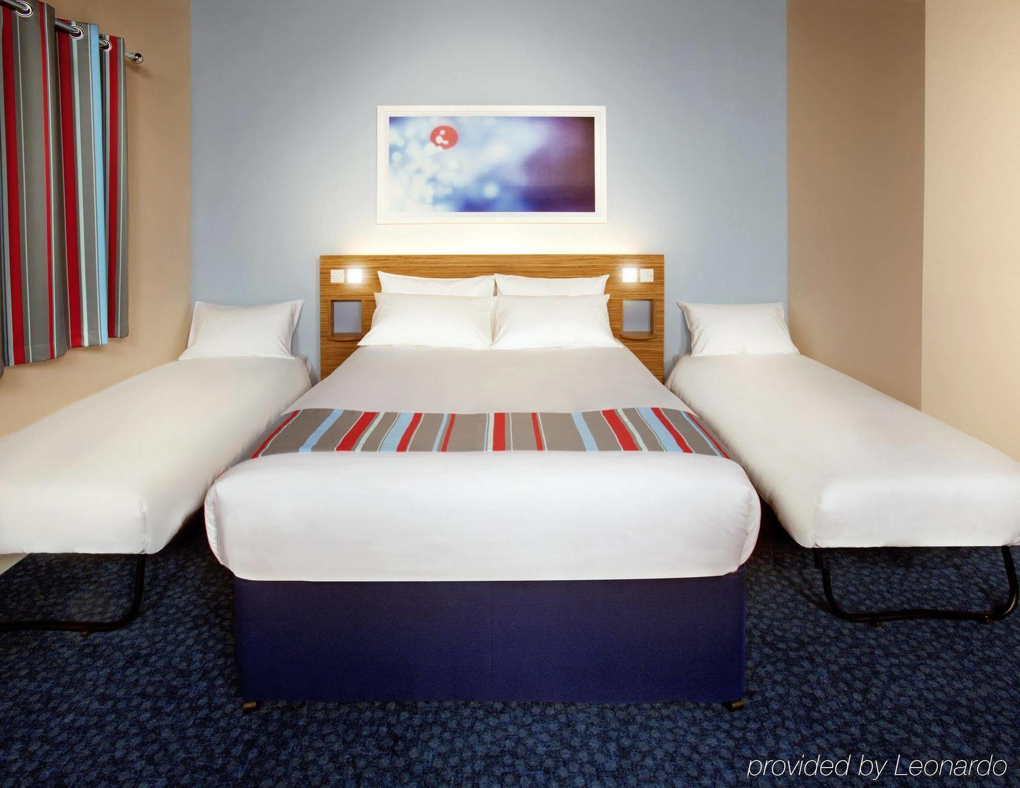 Travelodge Aberdeen Central Justice Mill Buitenkant foto